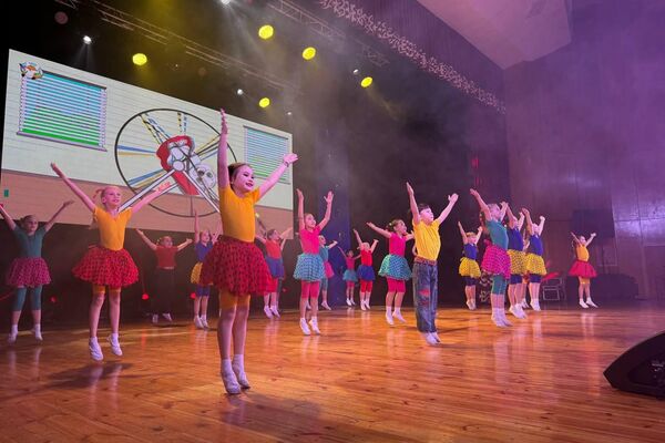 В Бишкеке прошел концерт к юбилею полета Гагарина В Бишкеке прошел концерт к юбилею полета Гагарина - Sputnik Кыргызстан