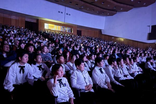 В Бишкеке прошел концерт к юбилею полета Гагарина В Бишкеке прошел концерт к юбилею полета Гагарина - Sputnik Кыргызстан