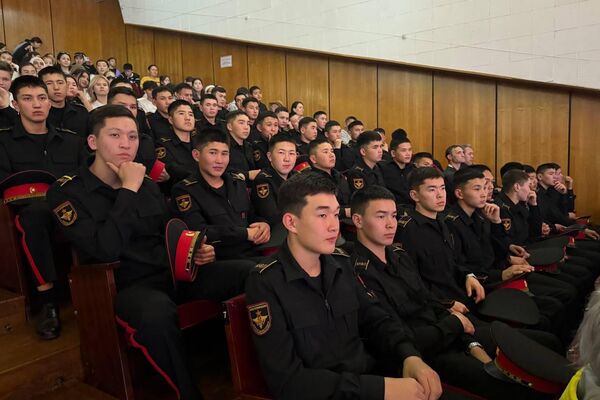 В Бишкеке прошел концерт к юбилею полета Гагарина В Бишкеке прошел концерт к юбилею полета Гагарина - Sputnik Кыргызстан