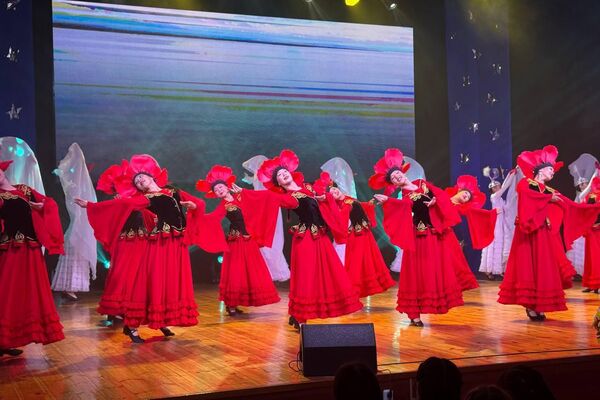 В Бишкеке прошел концерт к юбилею полета Гагарина В Бишкеке прошел концерт к юбилею полета Гагарина - Sputnik Кыргызстан