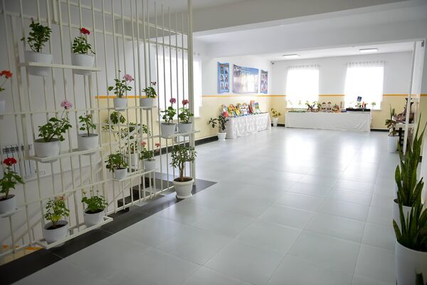 Садыр Жапаров открыл школу в Араванском районе Садыр Жапаров открыл школу в Араванском районе - Sputnik Кыргызстан