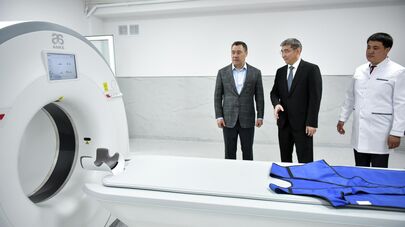 Президент Садыр Жапаров принял участие в торжественном открытии нового здания Кара-Сууйского районного центра семейной медицины