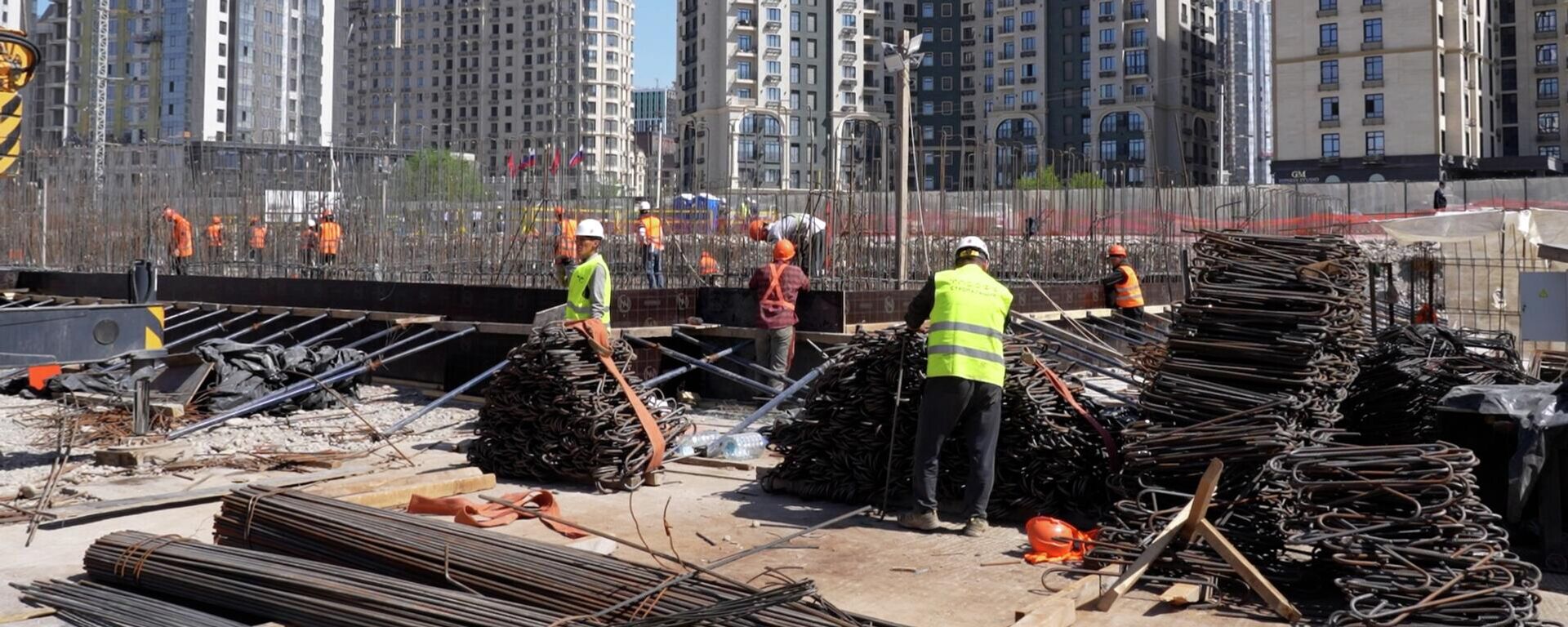 Россия строит в Бишкеке крупнейшую школу — что в ней будет. Видео - Sputnik Кыргызстан, 1920, 14.04.2026