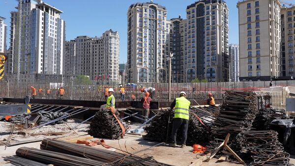 Бишкектеги Аалы Токомбаев көчөсүндө Россиянын колдоосу менен салынып жаткан мектептин курулушу 2027-жылы аяктайт - Sputnik Кыргызстан