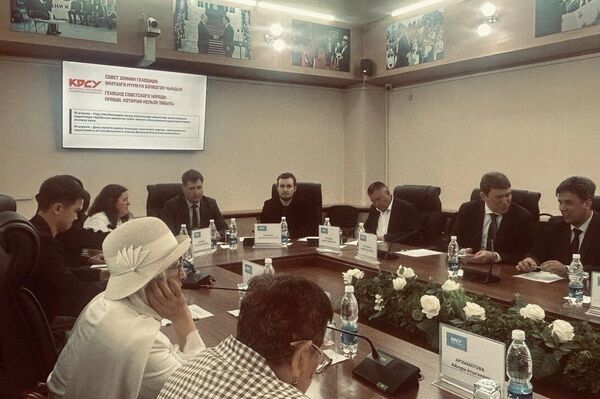 В КРСУ открылась выставка, приуроченная к Дню памяти жертв геноцида советского народа (19 апреля), совершённого нацистами и их пособниками в годы Великой Отечественной войны - Sputnik Кыргызстан