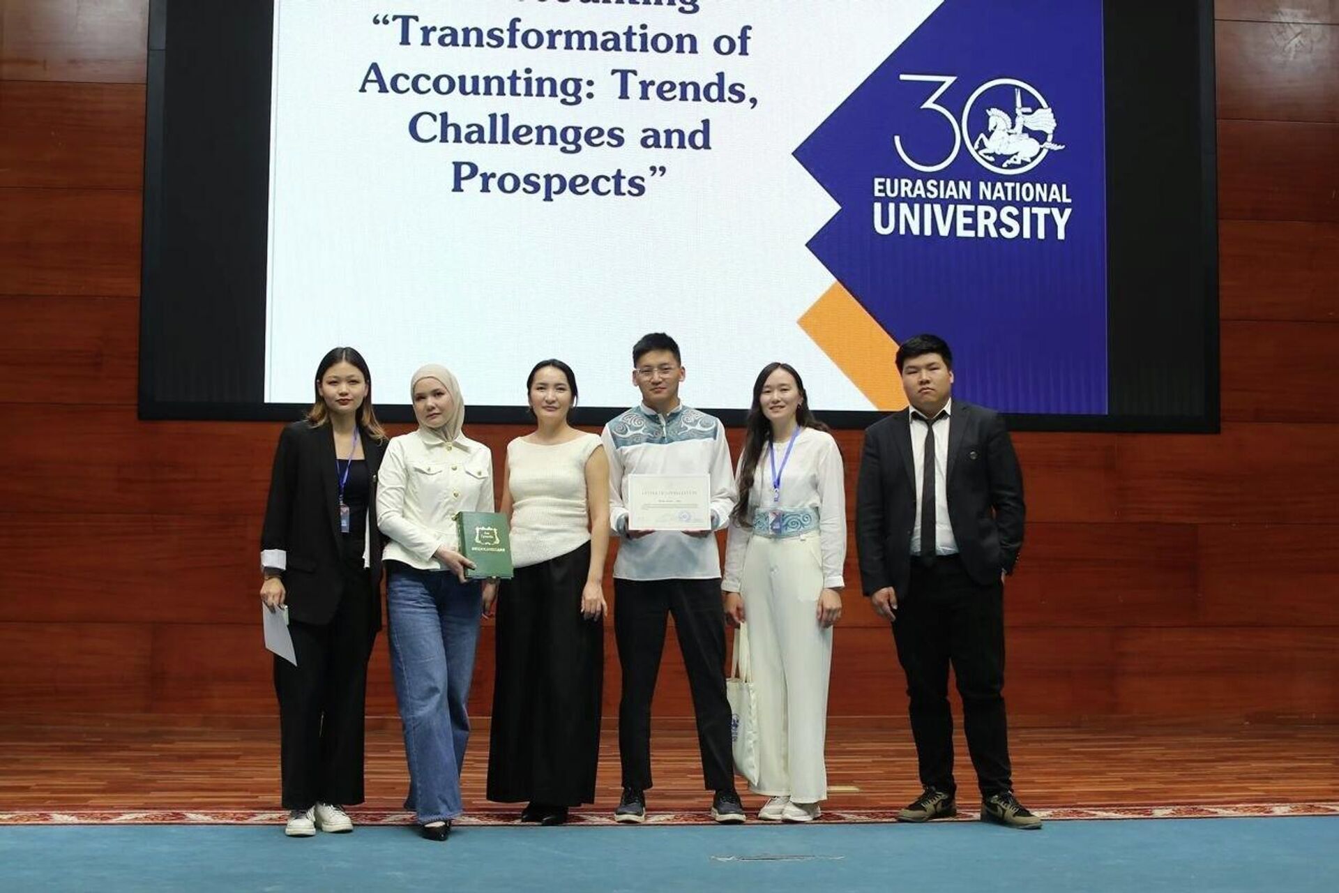 Студенты КНУ завоевали I место в Астане на Международной олимпиаде по бухучёту - Sputnik Кыргызстан, 1920, 16.04.2026