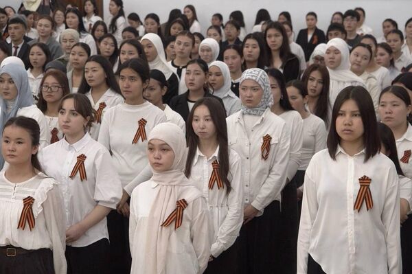 Для образовательных организаций Кыргызстана инициированная в России акция &quot;Наши семейные книги памяти&quot; стала уже традиционной, отметила ректор КГУ - Sputnik Кыргызстан