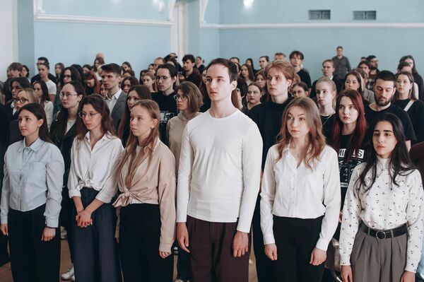 Студенты в Ярославле тоже  участвуют в акции &quot;Наши семейные книги памяти&quot; - Sputnik Кыргызстан