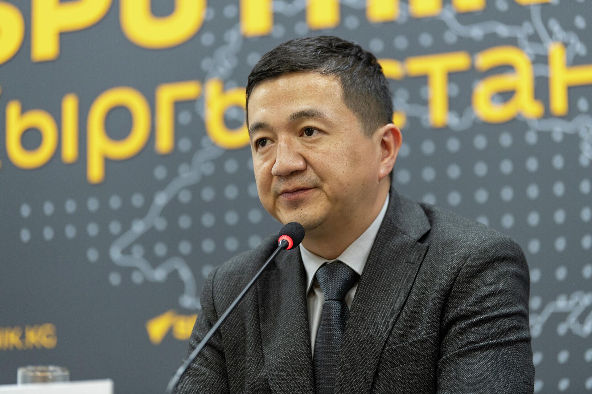 Директор Национального центра кардиологии и терапии Талант Эралиев - Sputnik Кыргызстан, 1920, 17.04.2026