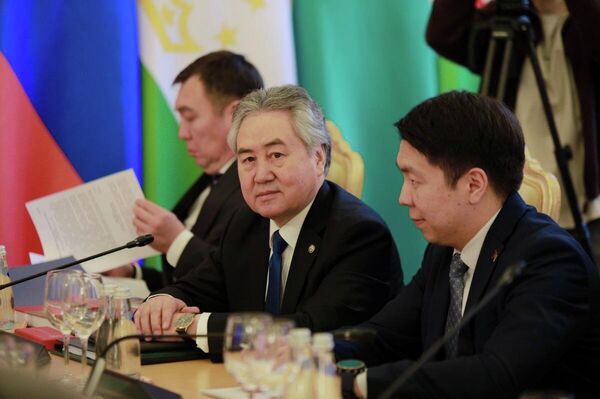 Глава МИД КР Жээнбек Кулубаев принял участие в заседании Совета министров иностранных дел Содружества Независимых Государств, состоявшемся в Москве в рамках 35-летия организации - Sputnik Кыргызстан