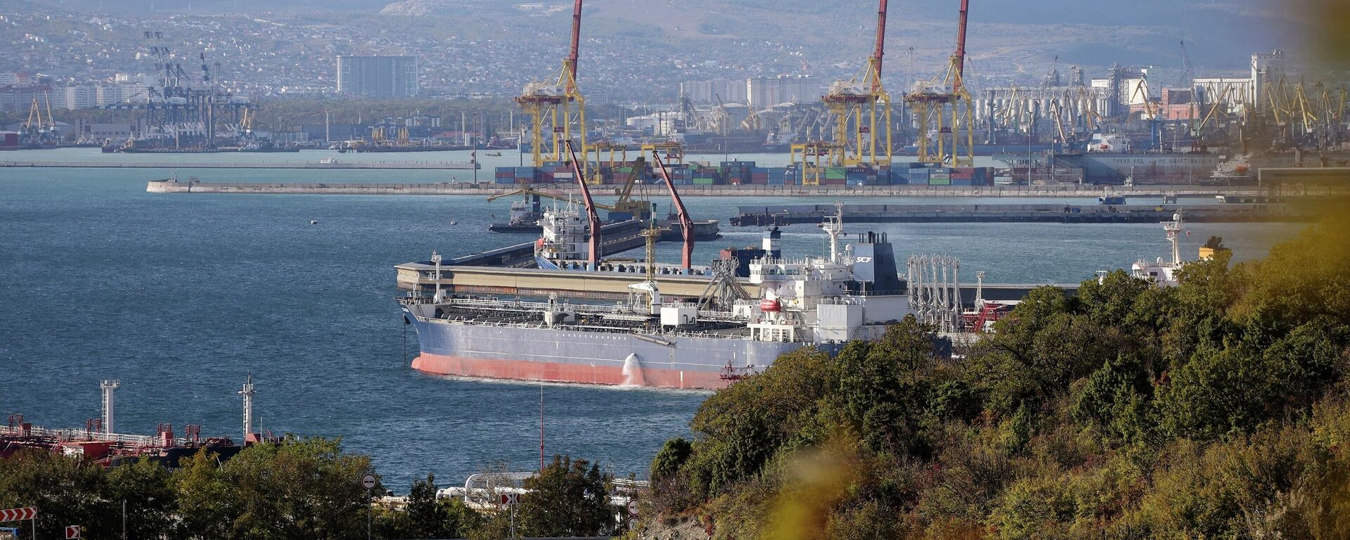 Нефтяной танкер России. Архивное фото - Sputnik Кыргызстан, 1920, 18.04.2026