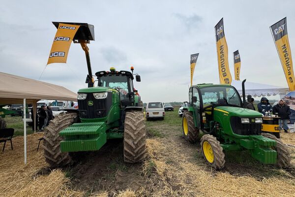 Трактора на агрофестивале - Sputnik Кыргызстан