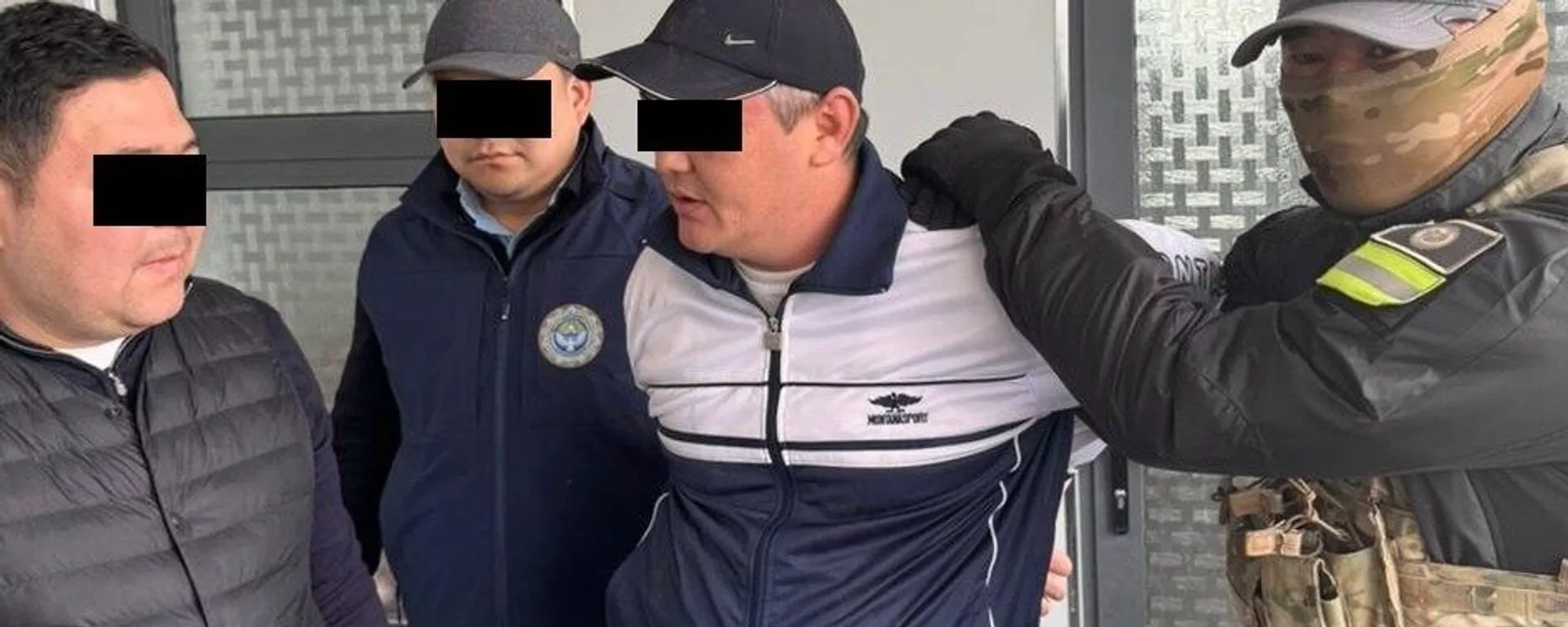 Баңгизаттарды мыйзамсыз жүгүртүүгө каршы күрөш кызматында иштегендер кармалды - Sputnik Кыргызстан, 1920, 21.04.2026