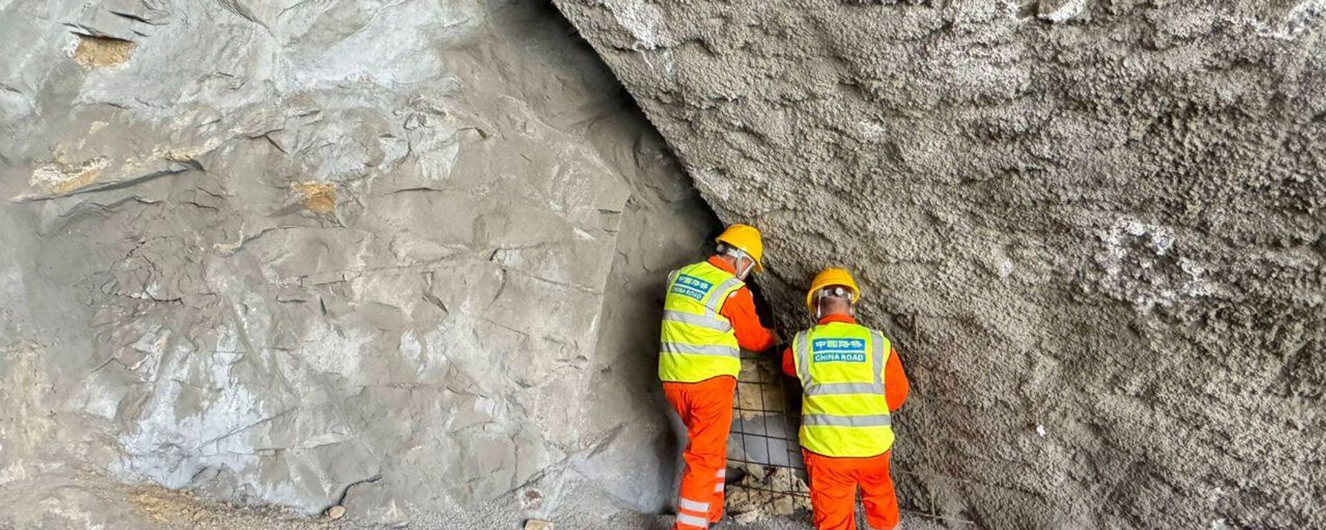 Как на автодороге Барскоон — Бедел строят тоннели - Sputnik Кыргызстан, 1920, 21.04.2026