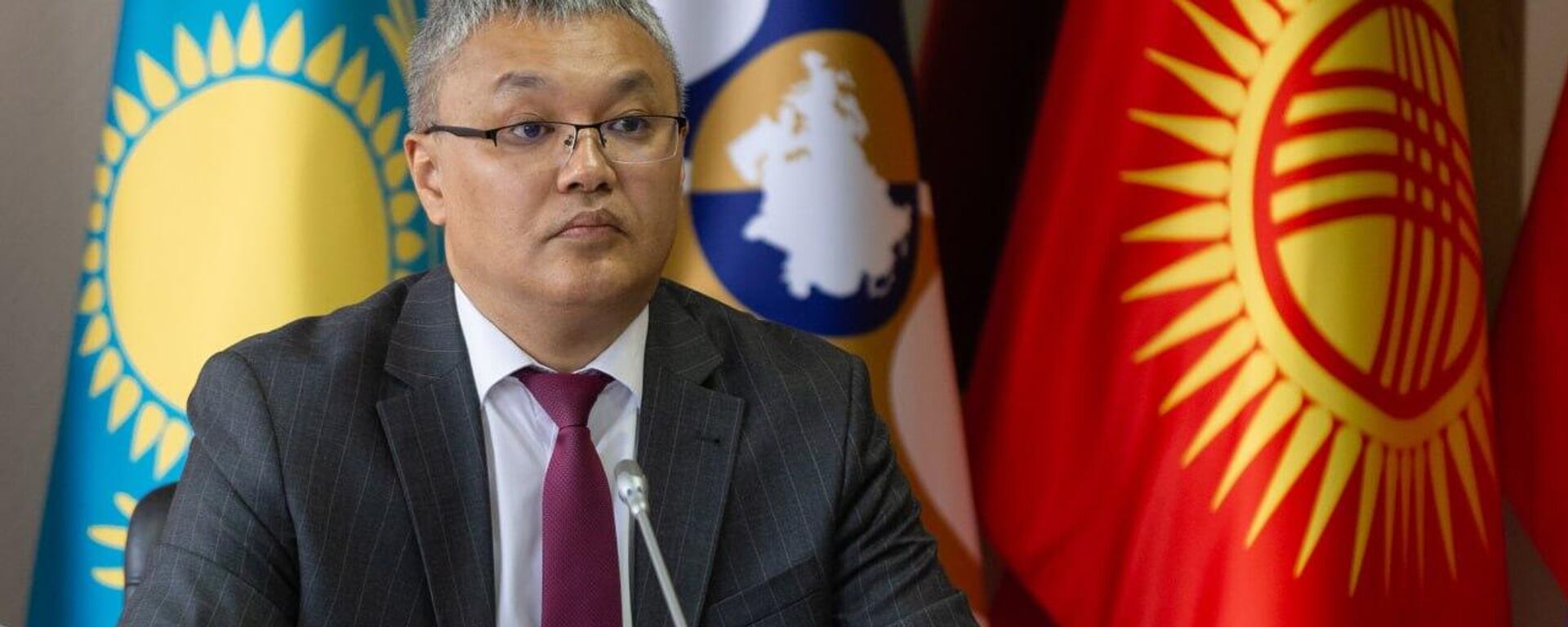 Евразия экономикалык комиссиясынын интеграция жана макроэкономика боюнча министри Данияр Иманалиев - Sputnik Кыргызстан, 1920, 21.04.2026