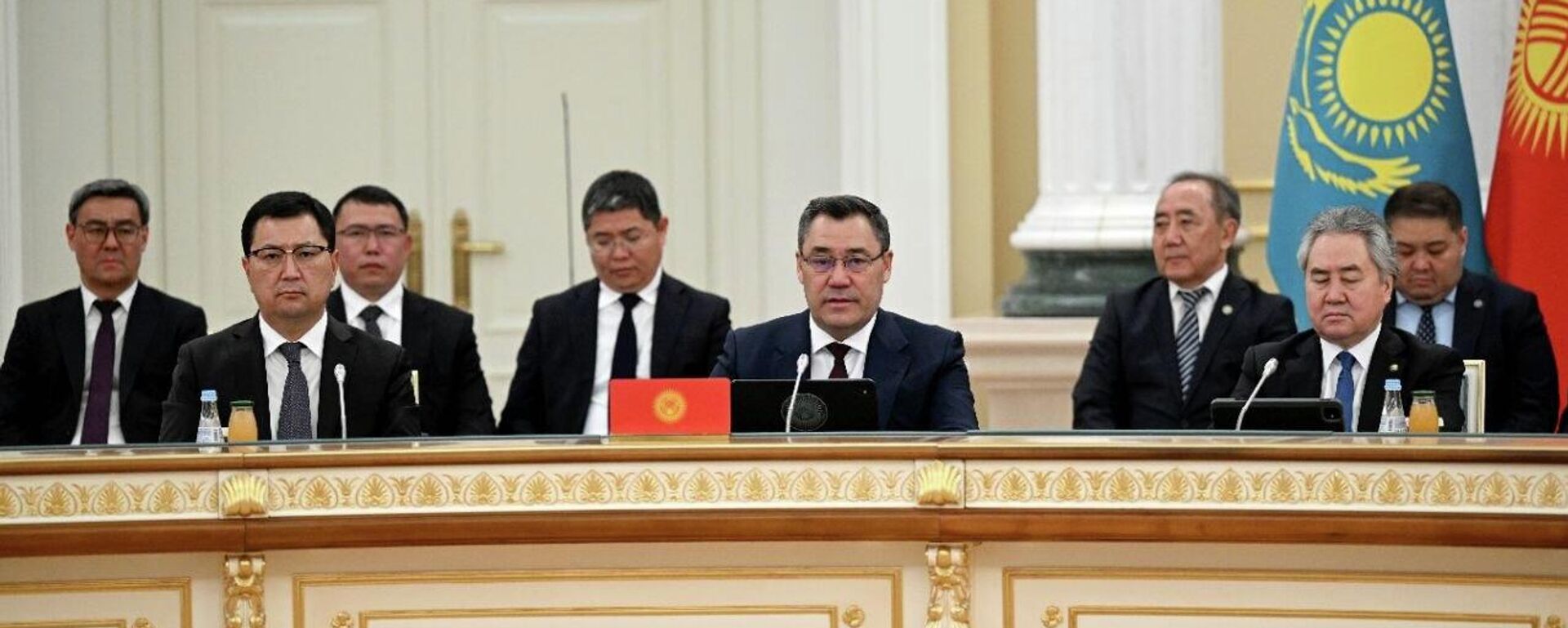 Садыр Жапаров Астанада Кыргызстандын Аралды сактап калуу боюнча эл аралык фондуну реформалоону айтты  - Sputnik Кыргызстан, 1920, 22.04.2026