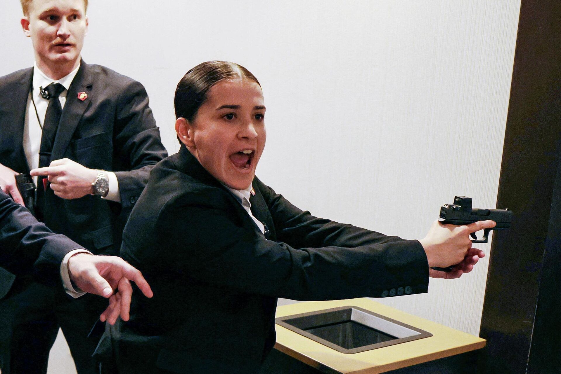 
На приеме с участием Трампа произошла стрельба, президента США эвакуировали 
 - Sputnik Кыргызстан, 1920, 26.04.2026