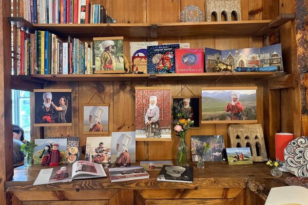 Нью-Йорк шаарында белгилүү уз, &quot;Кийиз дүйнө&quot; коомдук фондунун түптөөчүсү Айдай Асангулованын жаркын элесине арналган иш-чаралар өтүп жатат - Sputnik Кыргызстан