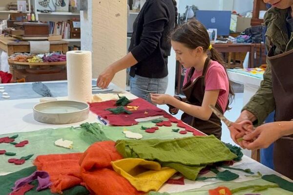 Эл аралык көргөзмөгө уздун колунан чыккан кийиз буюмдары коюлду - Sputnik Кыргызстан