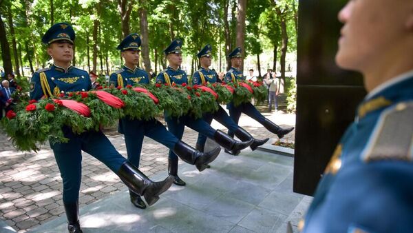 Чернобыль атомдук электр станциясындагы кырсыктын кесепеттерин жоюунун 40 жылдыгына арналган митинг-реквием - Sputnik Кыргызстан