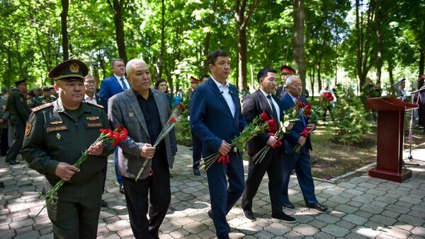 В Бишкеке состоялся митинг-реквием, посвященный 40-й годовщине ликвидации аварии на Чернобыльской АЭС - Sputnik Кыргызстан
