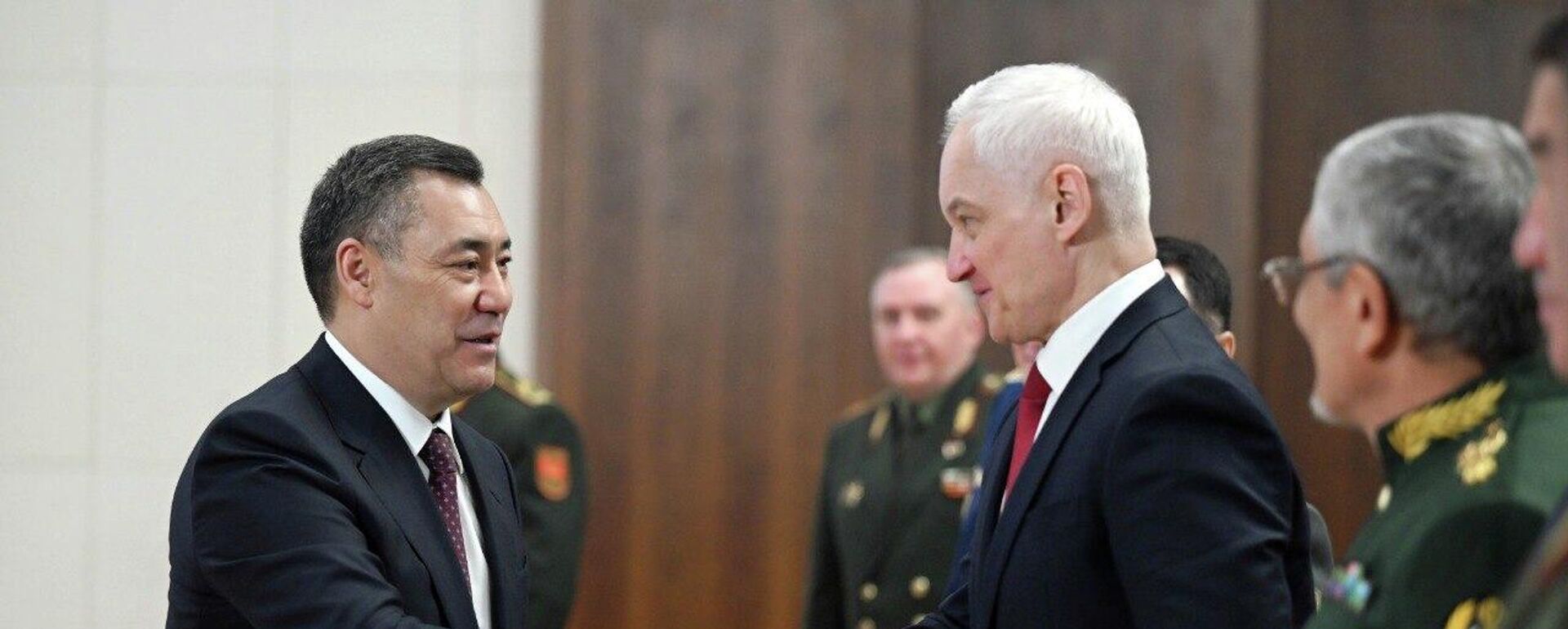 Кыргызстандын президенти Садыр Жапаров менен РФ коргоо министри Андрей Белоусов - Sputnik Кыргызстан, 1920, 28.04.2026