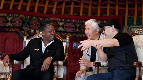 Зрелищное шоу устроили для Жапарова и премьера Того - Sputnik Кыргызстан