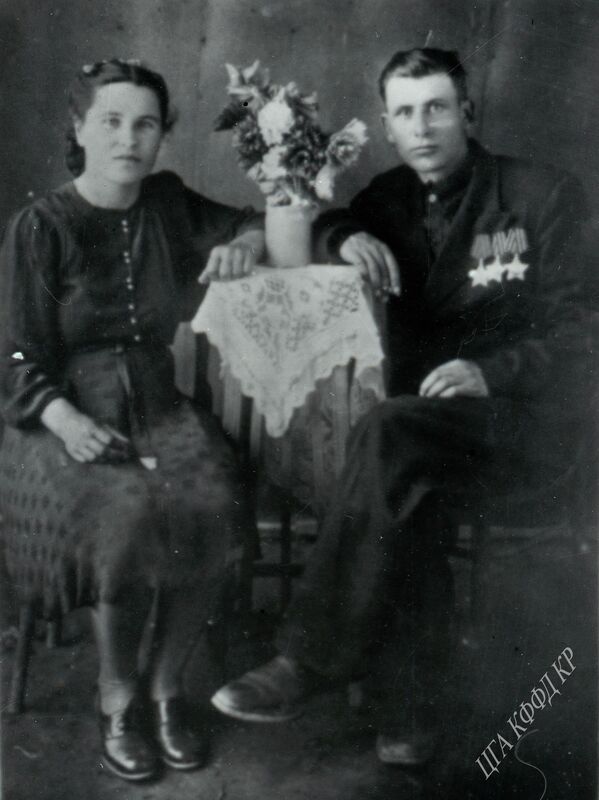 Гвардиянын полковниги Дмитрий Чураков. Түштүк фронт,1943Ал жарандык согуштун учурунда Фергана фронтунда басмачыларга каршы күрөшкөн. Андан кийин Алай-Гүлчө өзүнчө чек ара комендатурысынын “Эркечтам” заставасын жетектейт. Улуу Ата Мекендик согуш учурунда контрчалгын багытында салгылашкан - Sputnik Кыргызстан