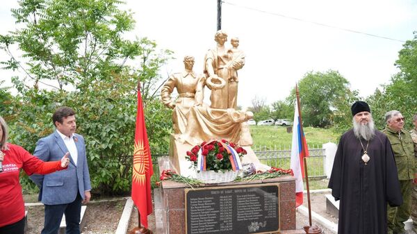 В Бишкеке прошел митинг-реквием, приуроченный к 81-й годовщине Победы в Великой Отечественной войне. - Sputnik Кыргызстан