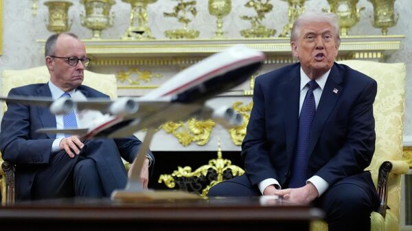 Президент США Дональд Трамп и канцлер Германии Фридрих Мерц - Sputnik Кыргызстан