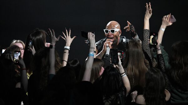 Америкалык Flo Rida аттуу рэпердин Москвадагы концерти.
 - Sputnik Кыргызстан