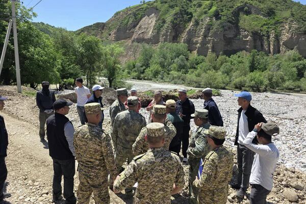 По итогам инспекции поручено усилить профилактические работы на опасных участках, провести берегоукрепительные мероприятия и принять дополнительные меры - Sputnik Кыргызстан