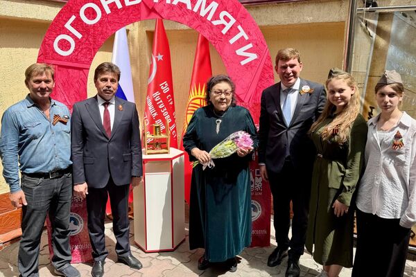 Праздничная программа включила 33 мероприятия, на сцене выступили 170 начинающих и известных артистов, а лекции, выставки, мастер-классы, экскурсии и кинопоказы посетили более тысячи человек - Sputnik Кыргызстан