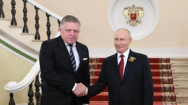 Владимир Путин и Роберт Фицо в Кремле - Sputnik Кыргызстан