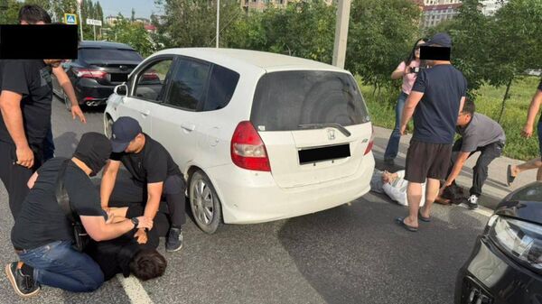 Задержание подозреваемых в распространении синтетических наркотиков в Бишкеке - Sputnik Кыргызстан