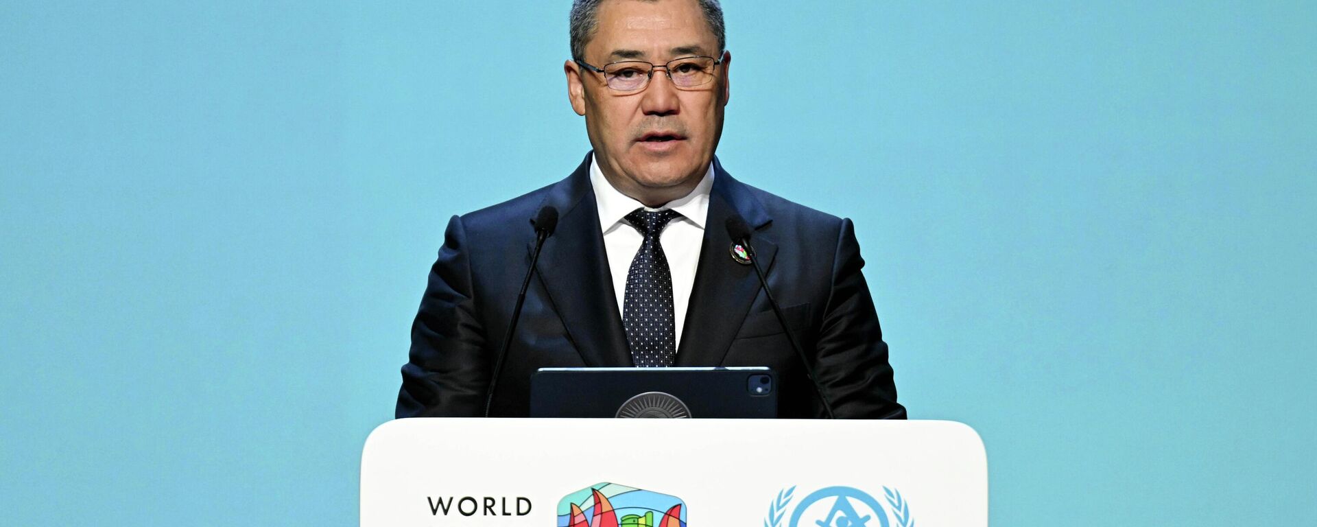 Президент Садыр Жапаров Баку шаарында өтүп жаткан Дүйнөлүк шаарлар форумунун 13-сессиясында сүйлөдү - Sputnik Кыргызстан, 1920, 18.05.2026