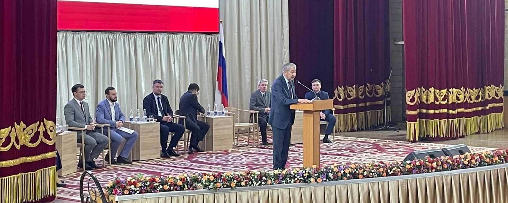 Советник президента Кыргызстана Медет Букуев на научном форуме Наша общая Победа — сила сотрудничества России и Кыргызстана в Бишкеке - Sputnik Кыргызстан, 1920, 25.05.2026