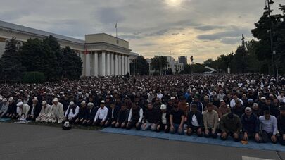Айт-намаз на Старой площади в Бишкеке