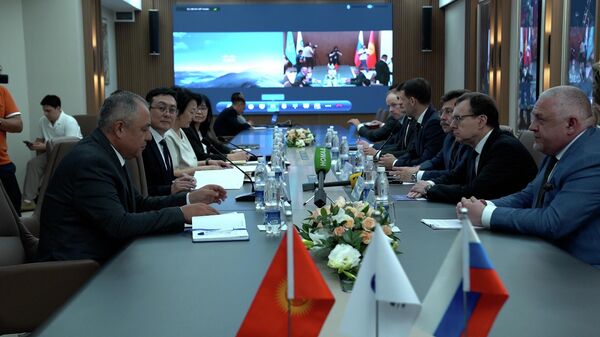 Миң-Куш аймагындагы уран калдыктары сакталган жай рекультивацияланып бүткөнү тууралуу протоколго ӨКМ менен Росатом мамлекеттик корпорациясы кол койду. - Sputnik Кыргызстан