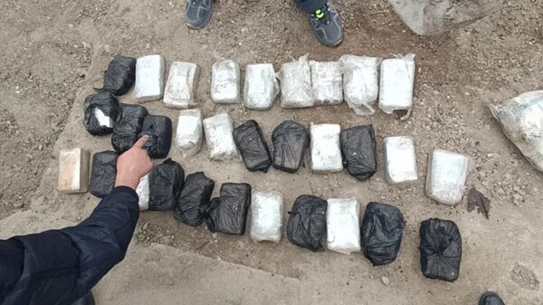 Пресечение канала незаконной поставки наркотиков силовиками Кыргызстана и Узбекистана - Sputnik Кыргызстан