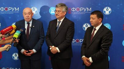 Михаил Швыдкой, Арслан Койчиев и Мирбек Мамбеталиев на форуме творческой и научной интеллигенции стран СНГ в Бишкеке