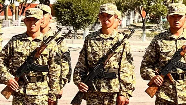 Жоламан Шаршенбеков отслужил месяц в армии и принял присягу - Sputnik Кыргызстан