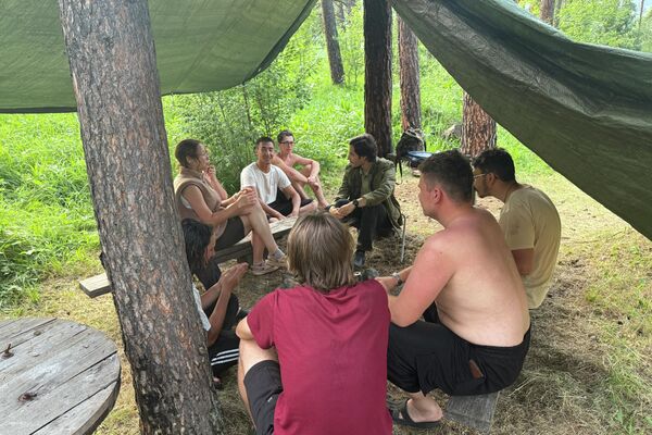 Участники раскопок под руководством доктора исторических наук, профессора Николая Серегина - Sputnik Кыргызстан