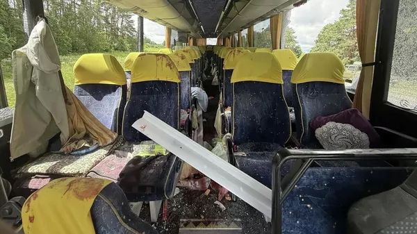 Беларустан келген балдар бараткан Брянскидеги автобуска Украина армиясы жасаган чабуул жасады - Sputnik Кыргызстан