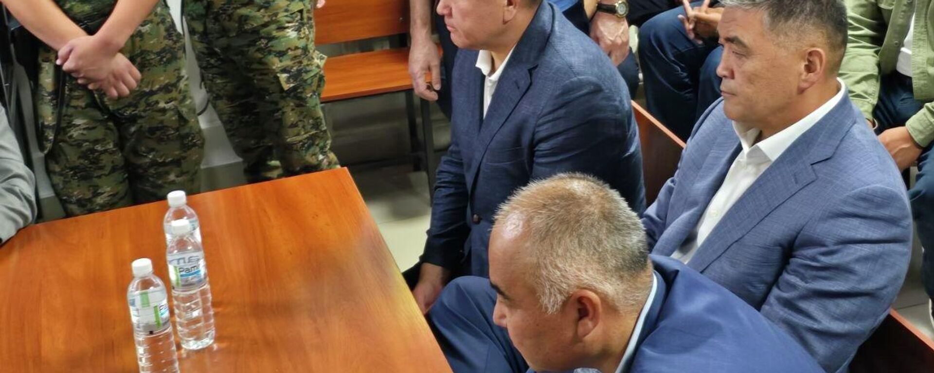 Экс-генпрокурор Курманкул Зулушев, бывший глава ГКНБ Камчыбек Ташиев  и экс-спикер ЖК Нурланбек Тургунбек уулу на судебном процессе - Sputnik Кыргызстан, 1920, 30.07.2026