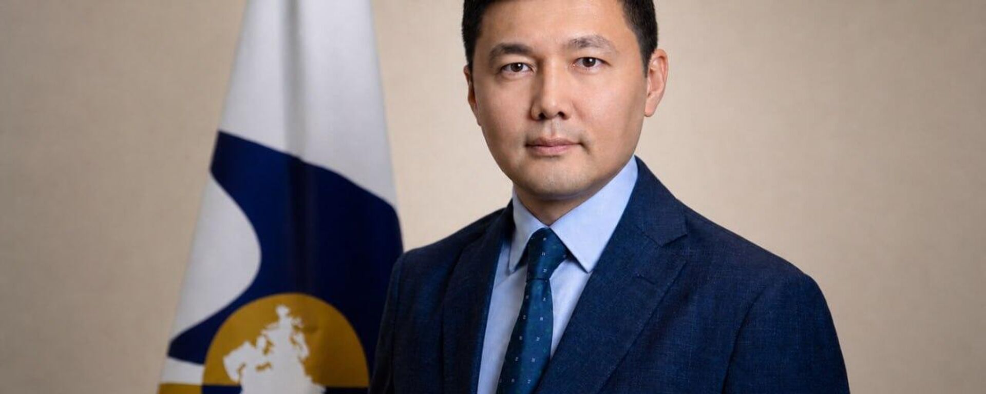 Pfvtcnbntkm директора Департамента таможенно-тарифного и нетарифного регулирования ЕЭК Ислан Джусупбаев - Sputnik Кыргызстан, 1920, 18.06.2026