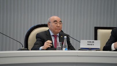 Аскар Акаев на Международном Иссык-Кульском форуме