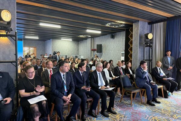 В селе Бостери Иссык-Кульской области начал работу Медиафорум государств — членов Шанхайской организации сотрудничества В селе Бостери Иссык-Кульской области начал работу Медиафорум государств — членов Шанхайской организации сотрудничества - Sputnik Кыргызстан