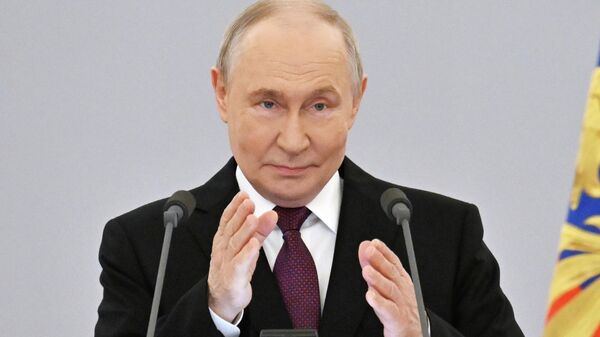 Встреча Владимира Путина с выпускниками вузов силовых ведомств - Sputnik Кыргызстан