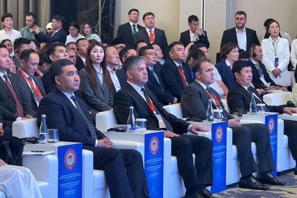 В Бишкеке проходит Инвестиционный и бизнес-форум ШОС — 2026, организованный в рамках председательства Кыргызстана в организации - Sputnik Кыргызстан